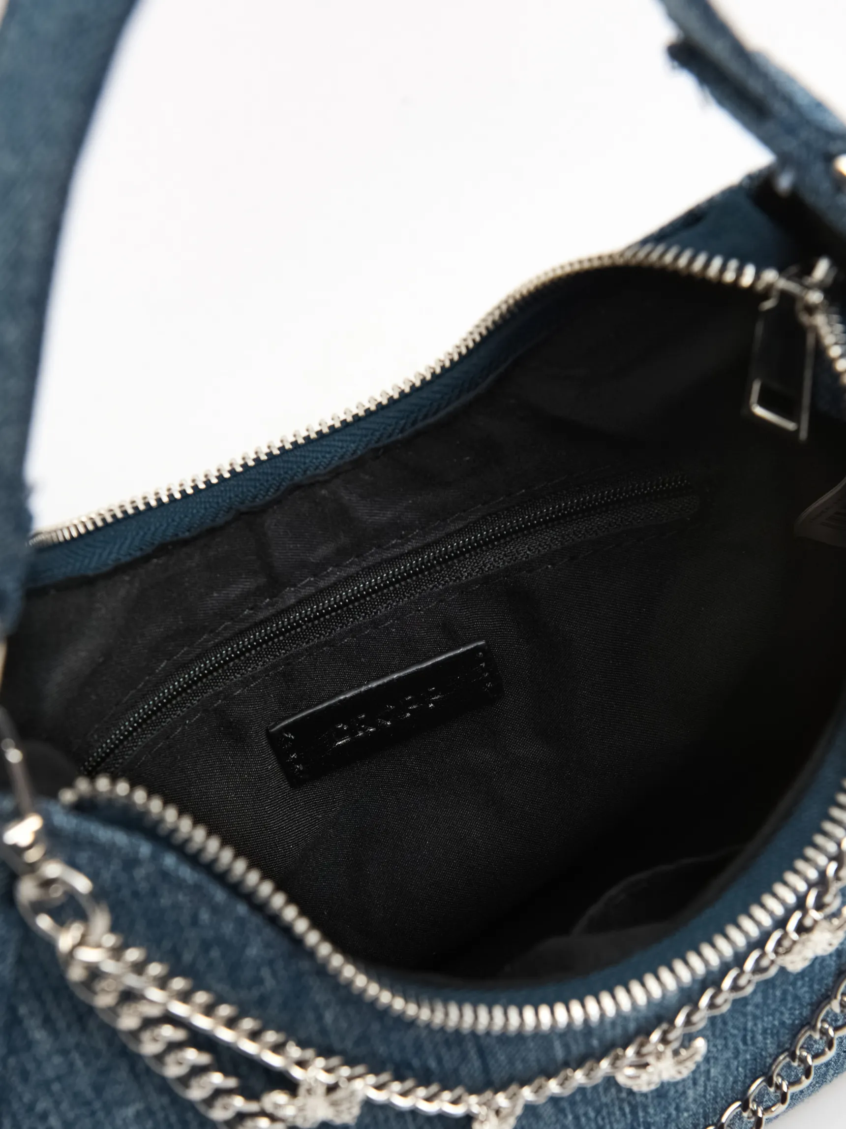 Fashion Cropp Jeansowa torebka z łańcuszkiem niebieski