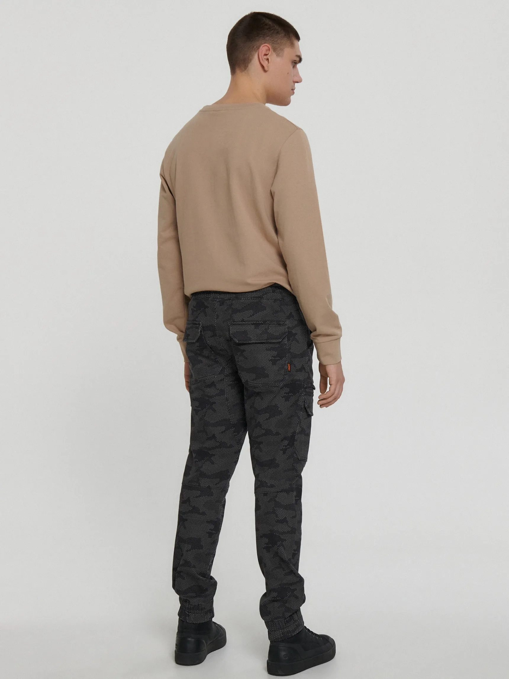 Online Cropp Joggery z kieszeniami cargo szary