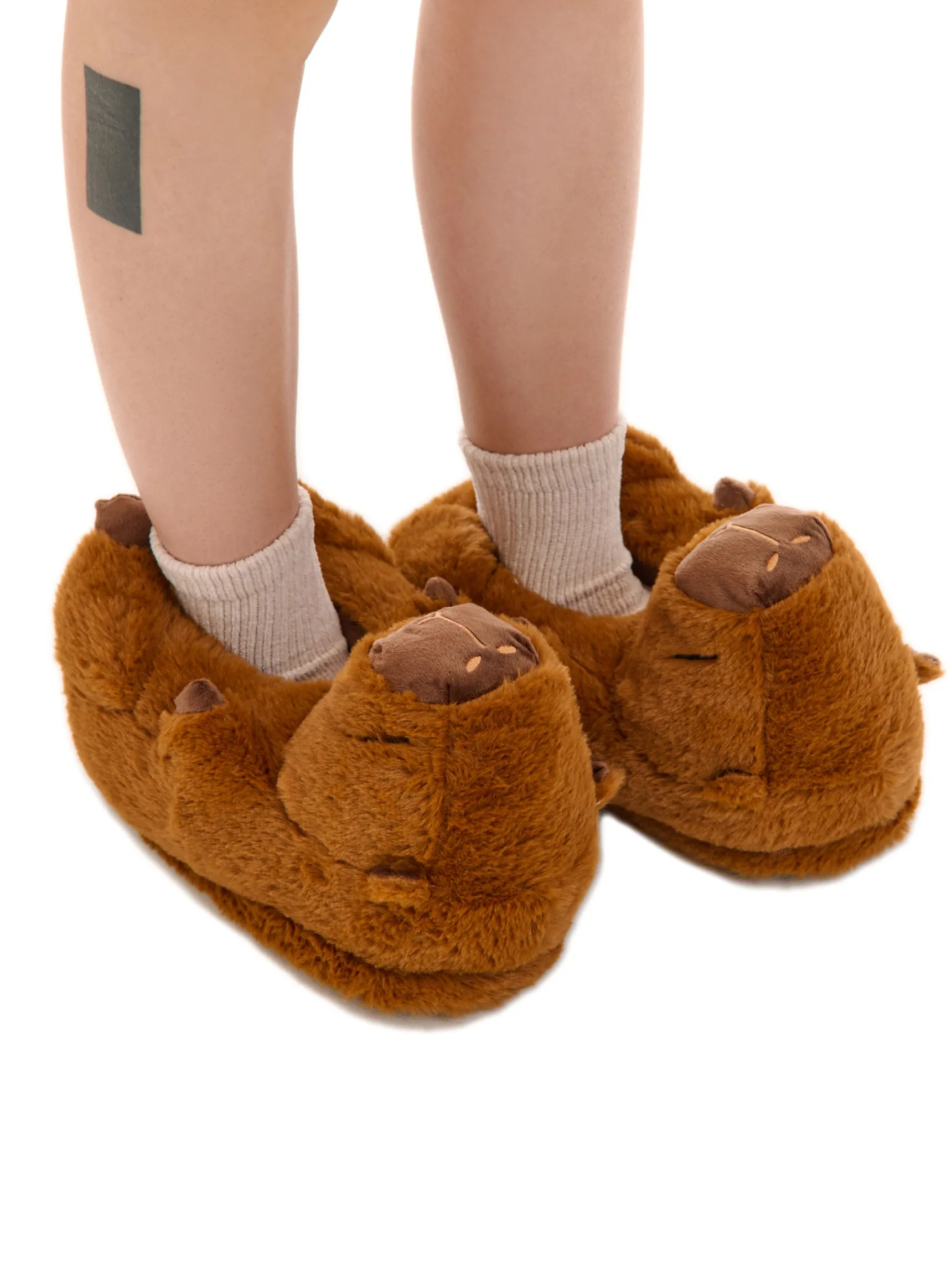 Best Cropp Kapcie kapibary brązowy