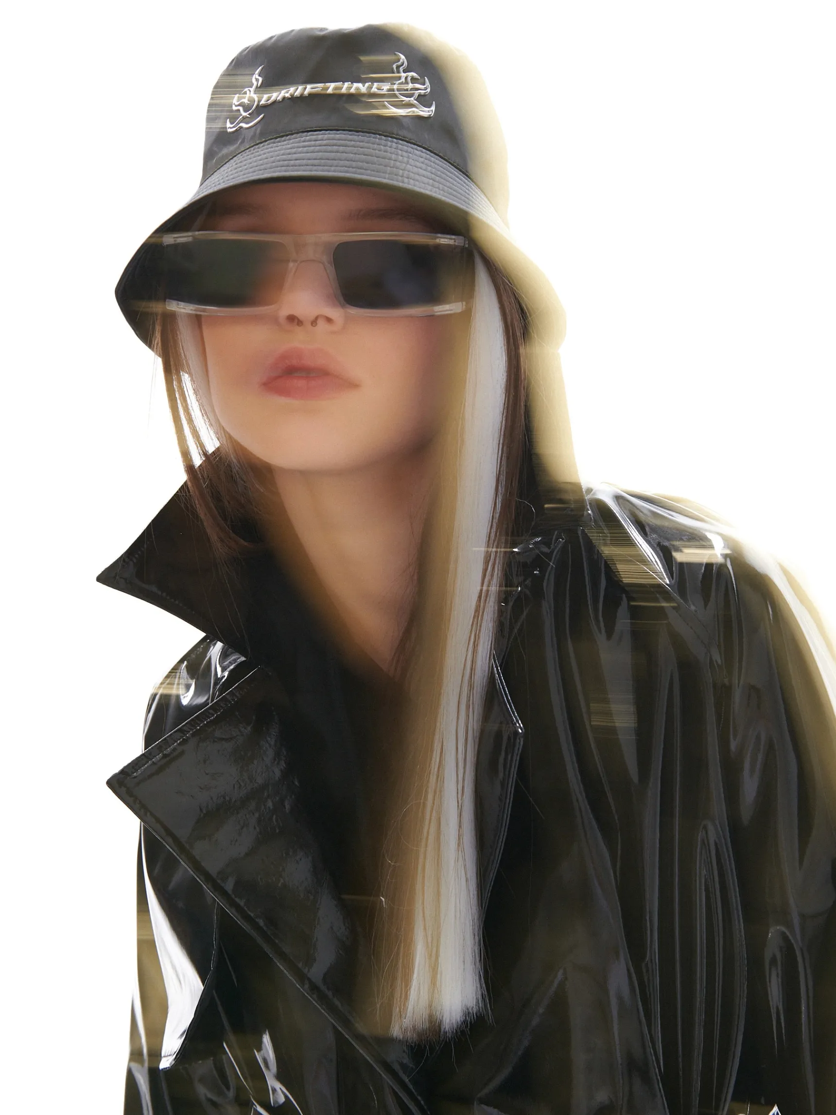 New Cropp Kapelusz bucket hat z naszywką czarny