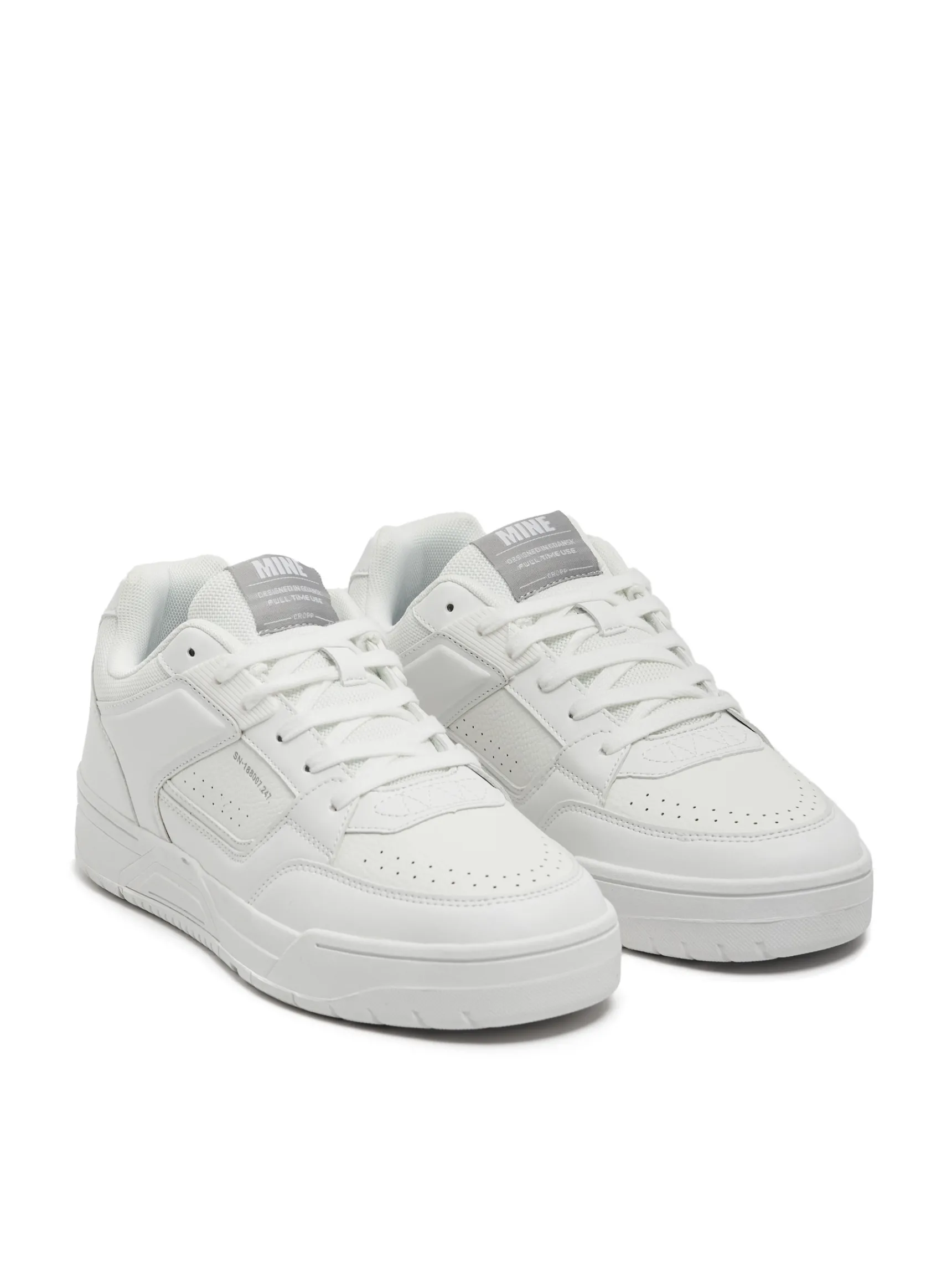 Discount Cropp Klasyczne białe sneakersy biały