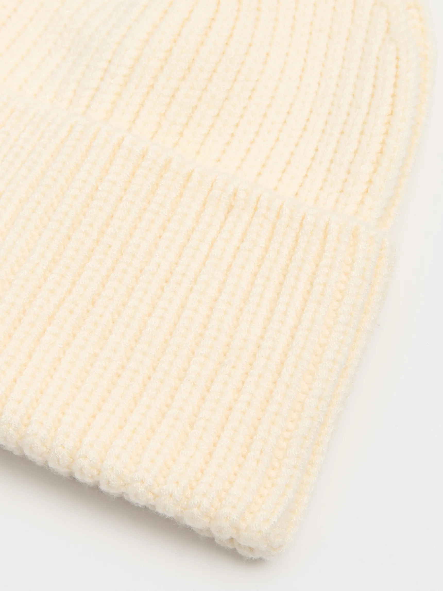 Discount Cropp Kremowa czapka beanie kremowy