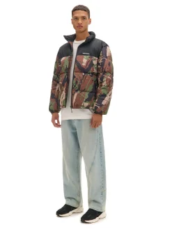 Best Cropp Kurtka puffer z militarnym nadrukiem zielony