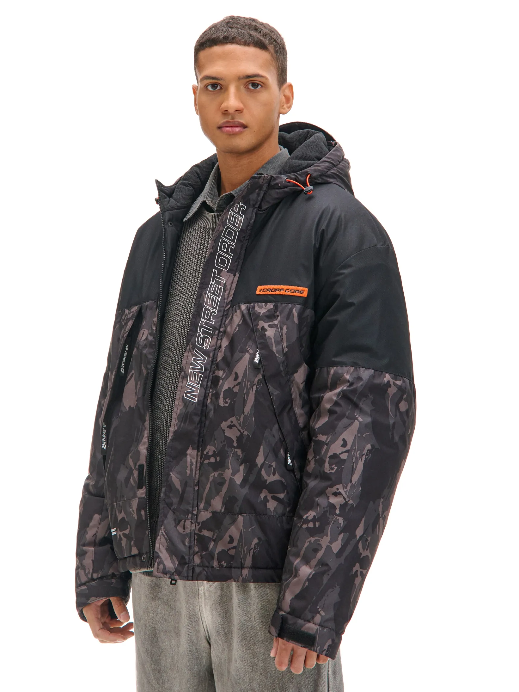 Outlet Cropp Kurtka z kapturem z nadrukiem moro czarny