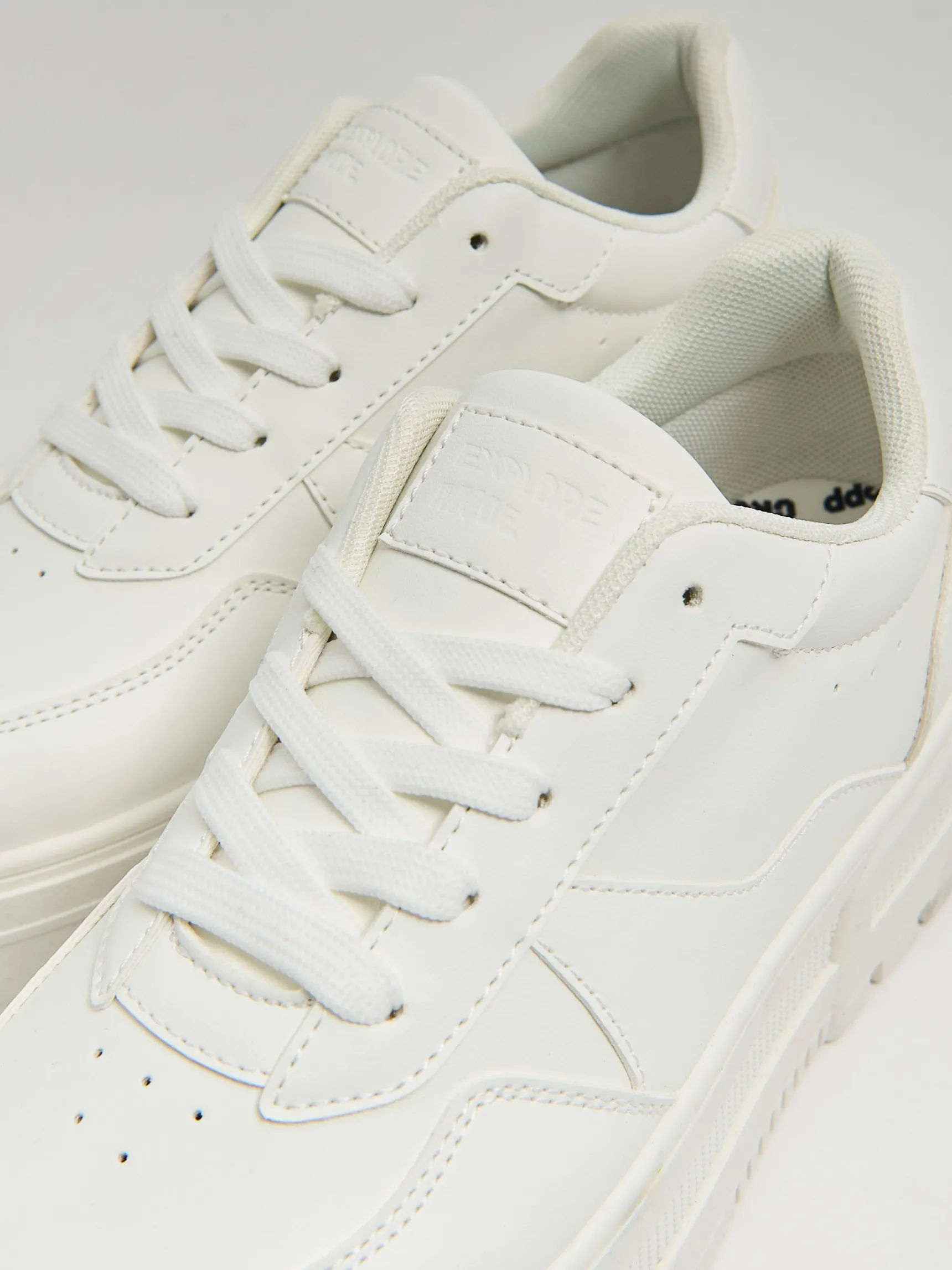 New Cropp Lekkie białe sneakersy biały