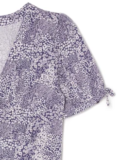 Clearance Cropp Niebieska sukienka midi w kwiaty granatowy