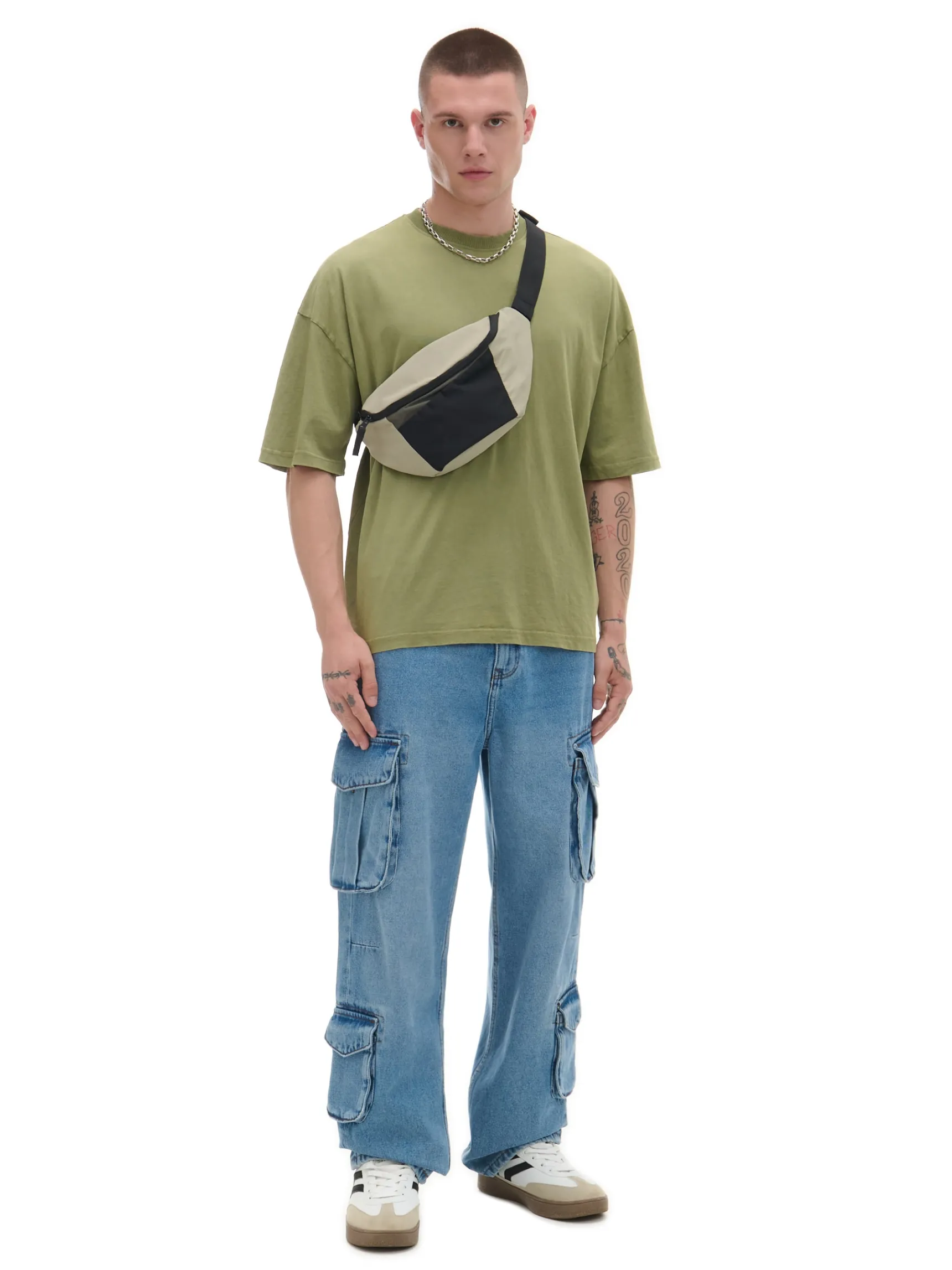 Fashion Cropp e jeansy baggy z kieszeniami cargo niebieski