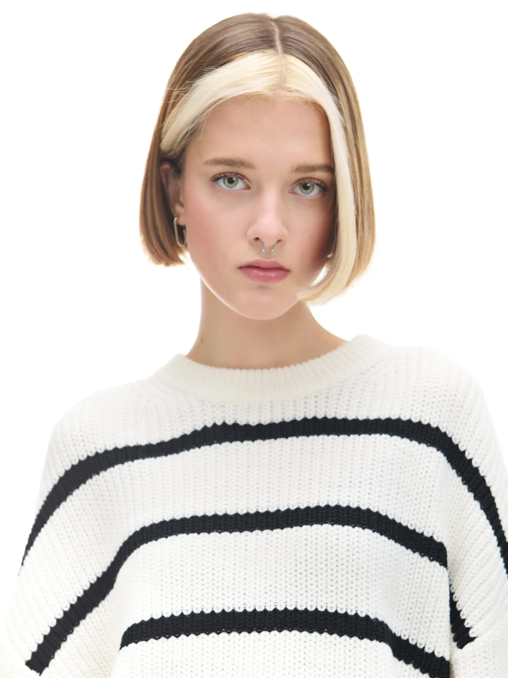 New Cropp Pasiasty sweter z szerokim rękawem kremowy