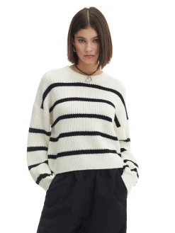 New Cropp Pasiasty sweter z szerokim rękawem kremowy