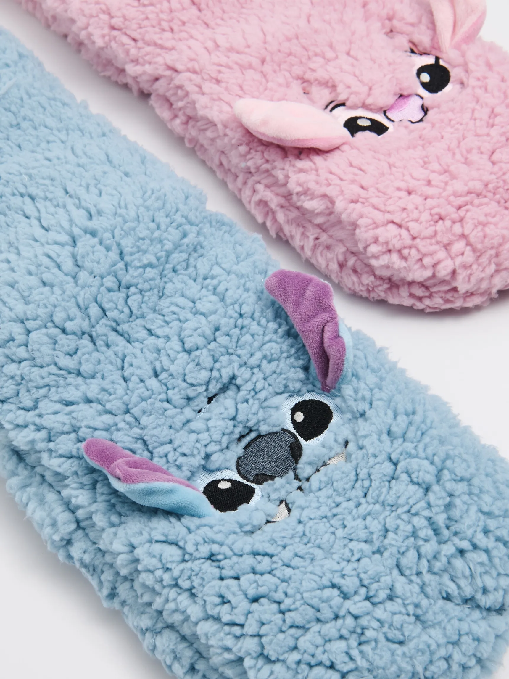 Online Cropp Pluszowe skarpetki Stitch i Andzia wielobarwny