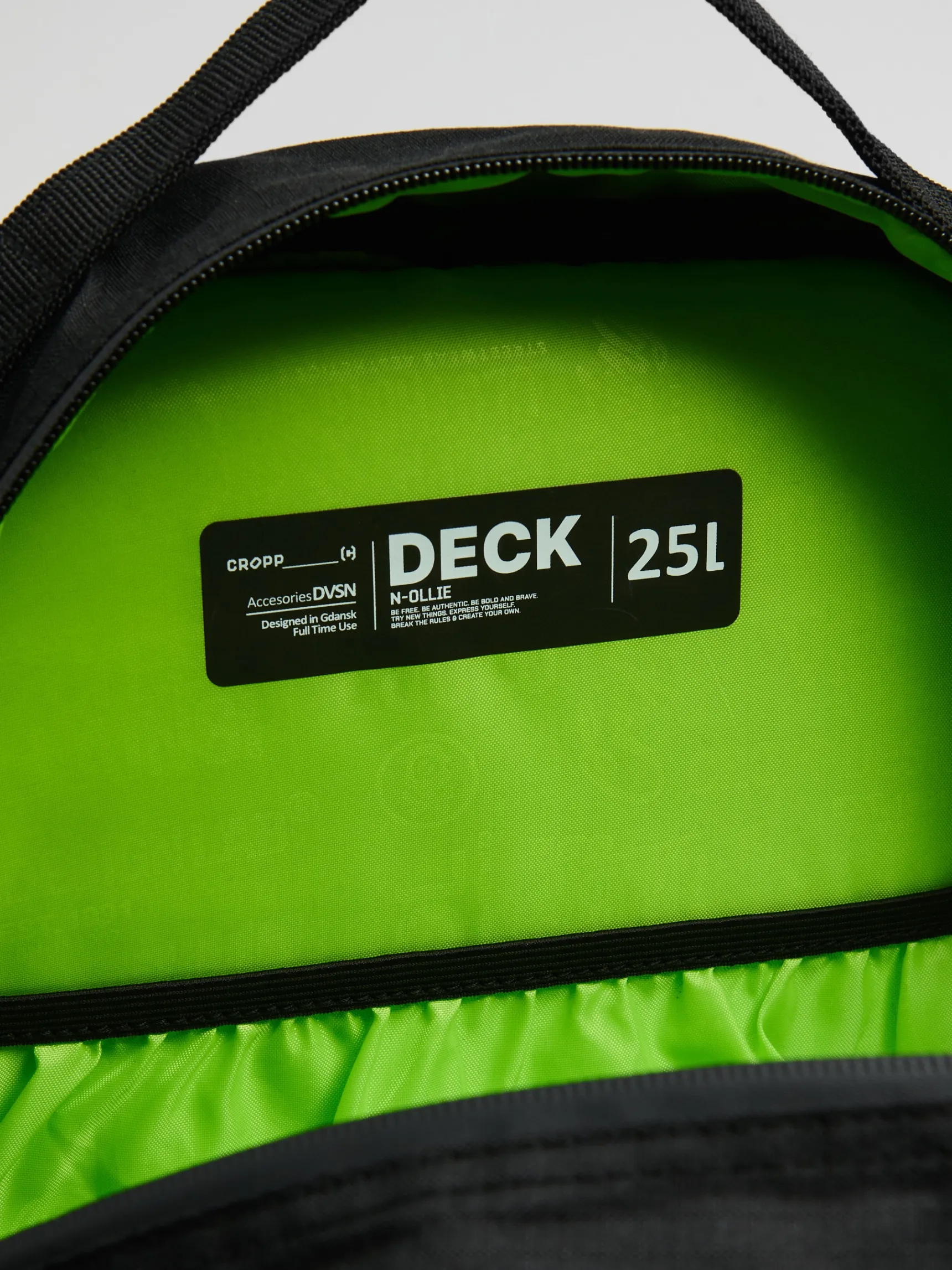 Clearance Cropp Pojemny plecak z kieszeniami czarny