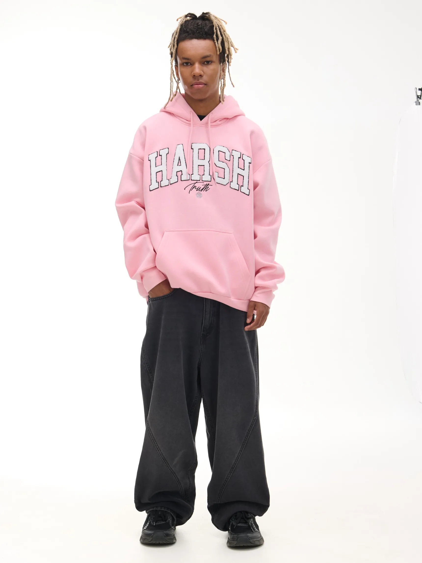 Discount Cropp Różowa bluza z aplikacją UNISEX różowy