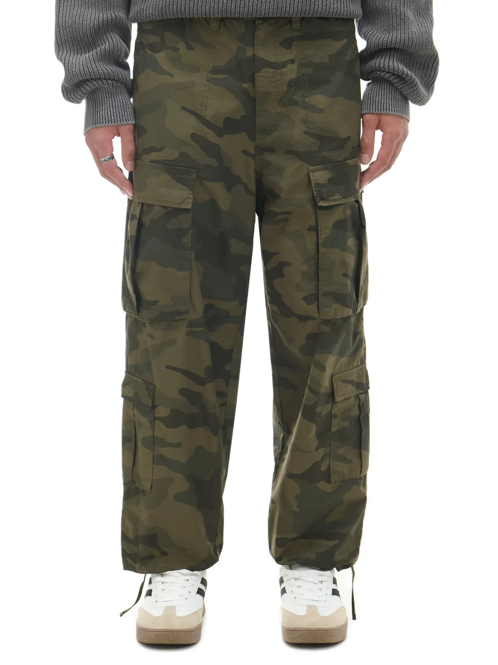 Best Cropp Spodnie cargo z motywem moro zielony