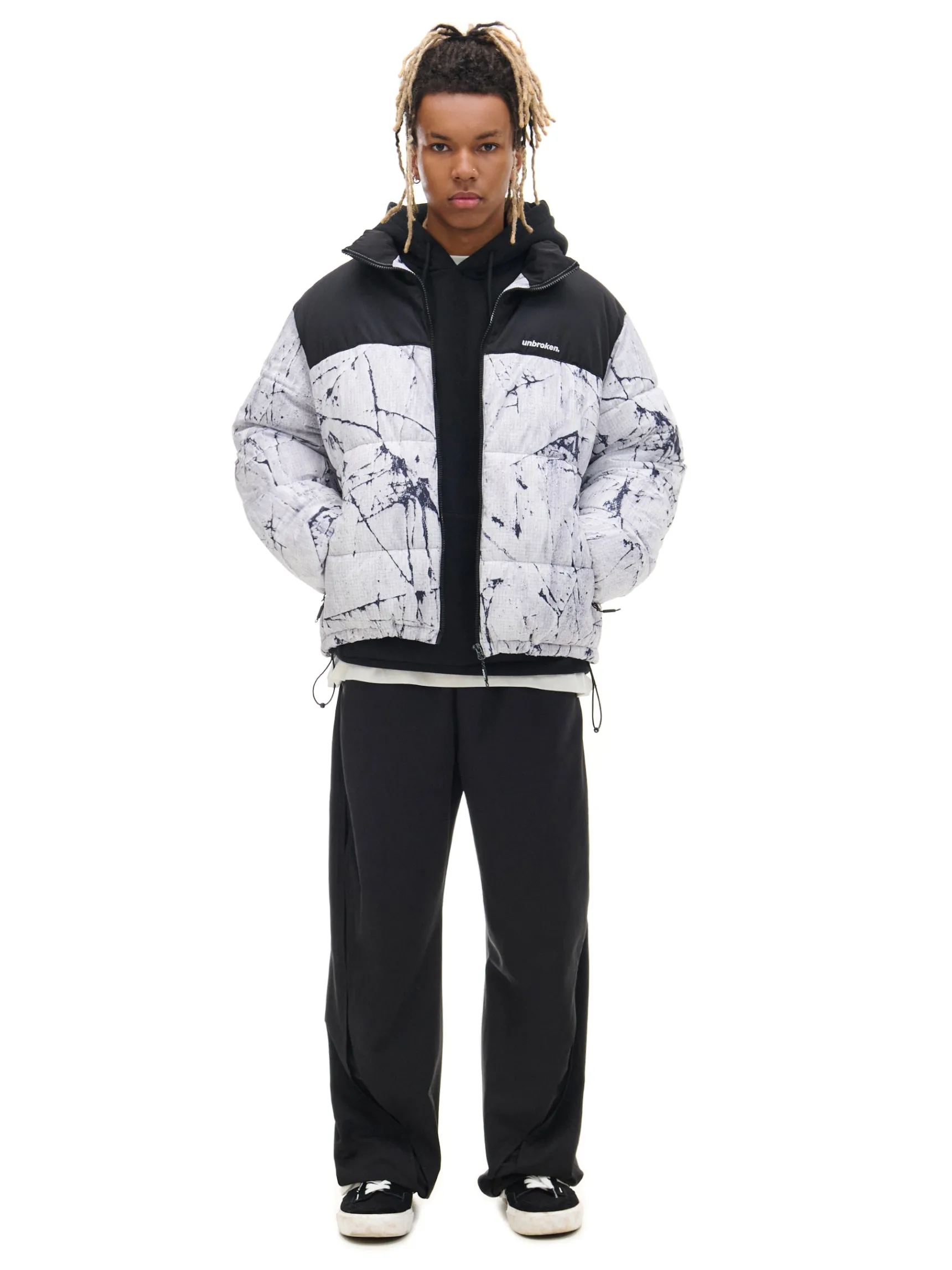 Sale Cropp Spodnie comfort fit z efektownymi rozcięciami czarny