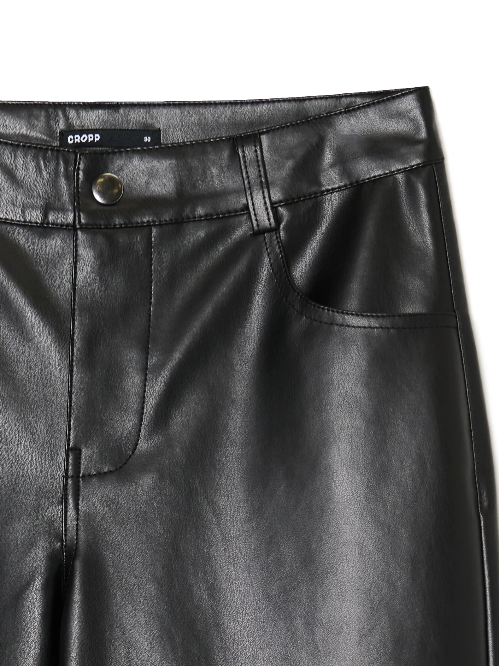 Best Cropp Spodnie straight z imitacji skóry czarny