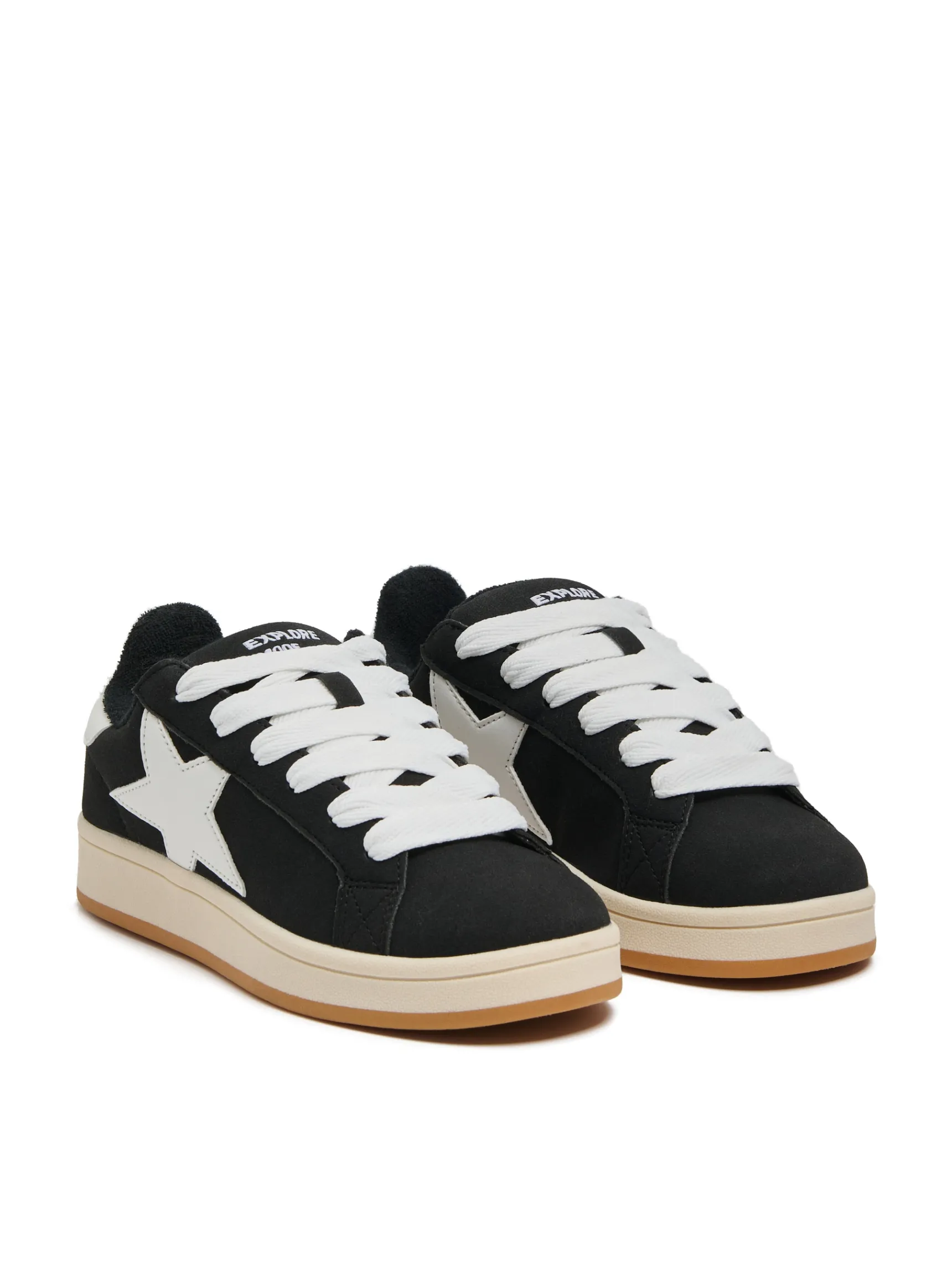 Fashion Cropp Sportowe sneakersy z motywem gwiazdy czarny