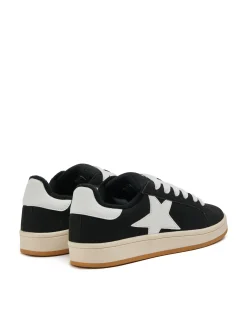 Fashion Cropp Sportowe sneakersy z motywem gwiazdy czarny
