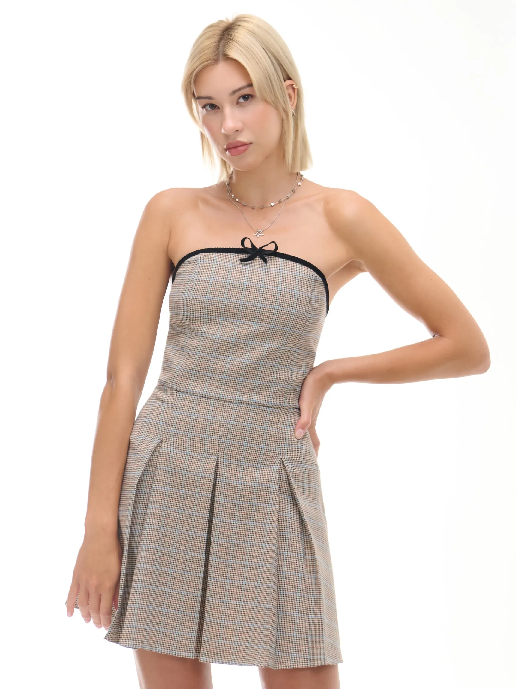 Hot Cropp Sukienka mini w kratę z plisami brązowy