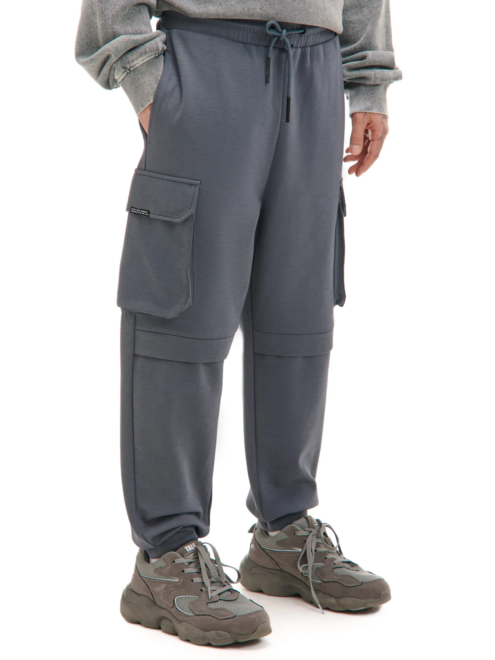 Online Cropp Szare dresowe joggery z kieszeniami szary