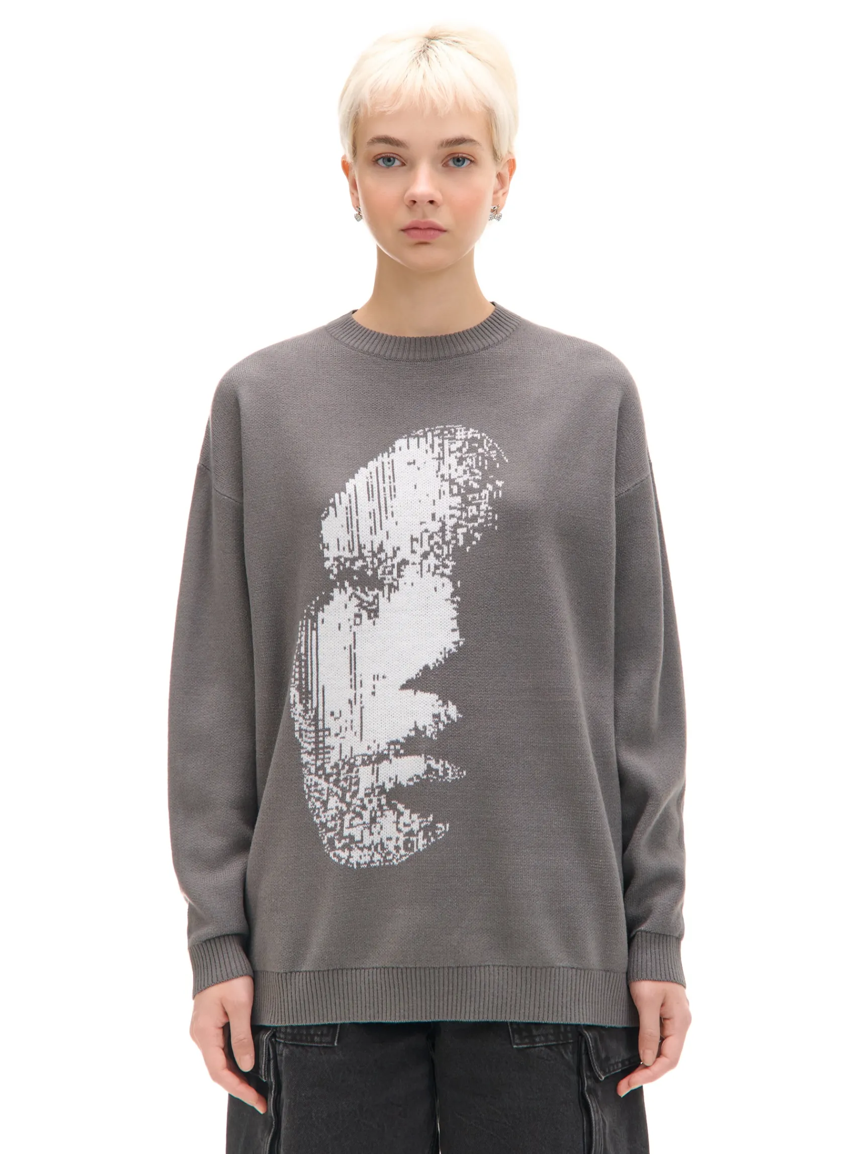 Discount Cropp sweter z artystycznym nadrukiem szary