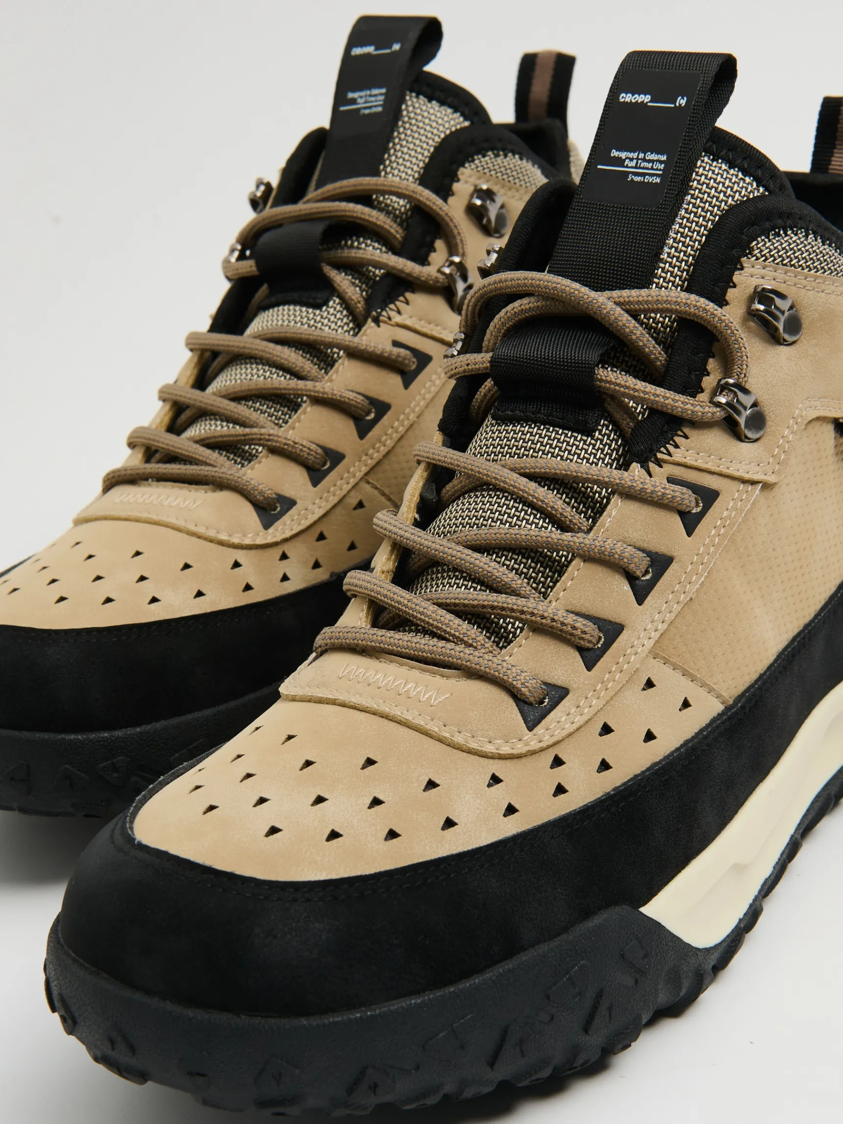 New Cropp Wysokie beżowe sneakersy beżowy